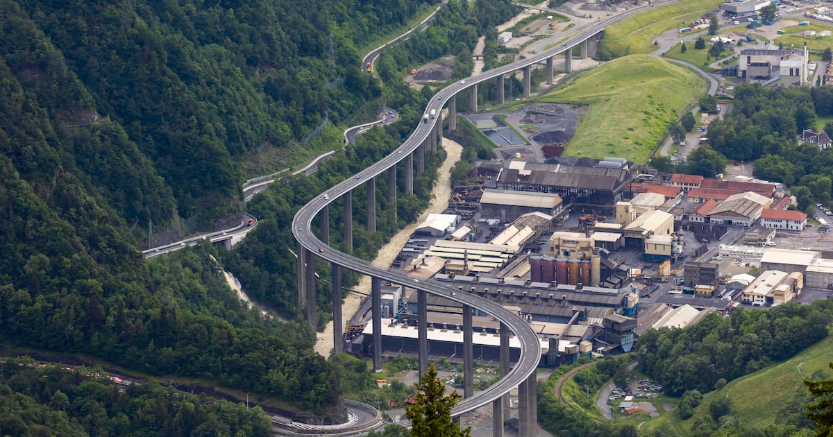 Felssturz begräbt Auto in den Alpen – Tote und Verletzte