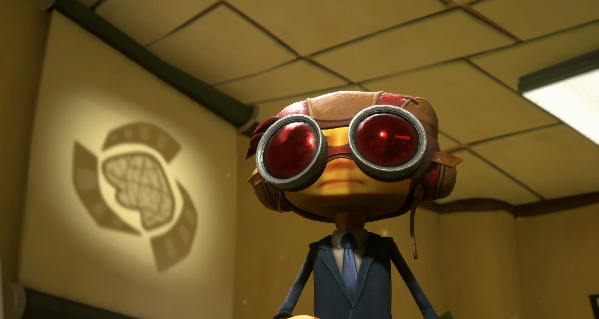 Ein kleines Männchen mit großer roter Brille auf.