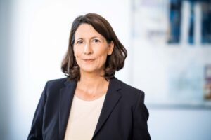 Fordert weiter den Vollausbau der A643: die rheinland-pfälzische Verkehrsministerin Daniela Schmitt (FDP). - Foto: MWVLW RLP