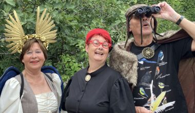 "Die Vögel" bitten ins Römische Theater zu Mainz: Antike Komödie des Aristophanes mit bissiger Gesellschaftskritik hat Premiere