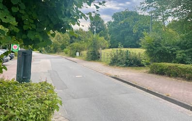 Die Wiese gegenüber der Schwentinehalle im Aubrook soll nicht bebaut werden. 