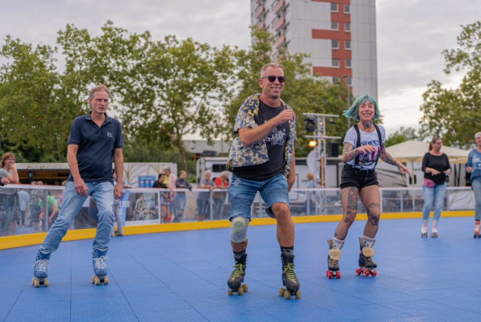 Europas größte mobile Rollschuhbahn auf dem Augustusplatz · Leipziger Zeitung