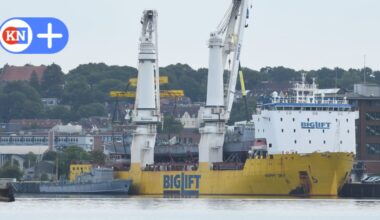 Sieben Schnellboote in Kiel für Fahrt in die Türkei in Kiel verladen