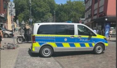 Polizei Münster Bulli parkt