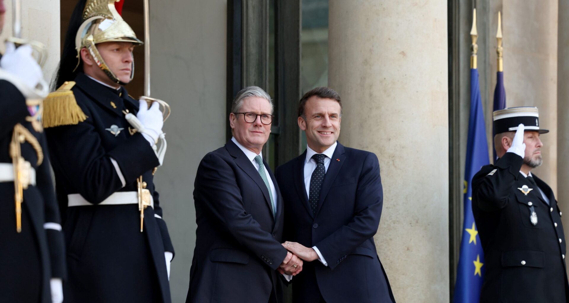 Das Abkommen zwischen Frankreich und dem Vereinigten Königreich über die Rückführung von Migranten tritt in Kraft.