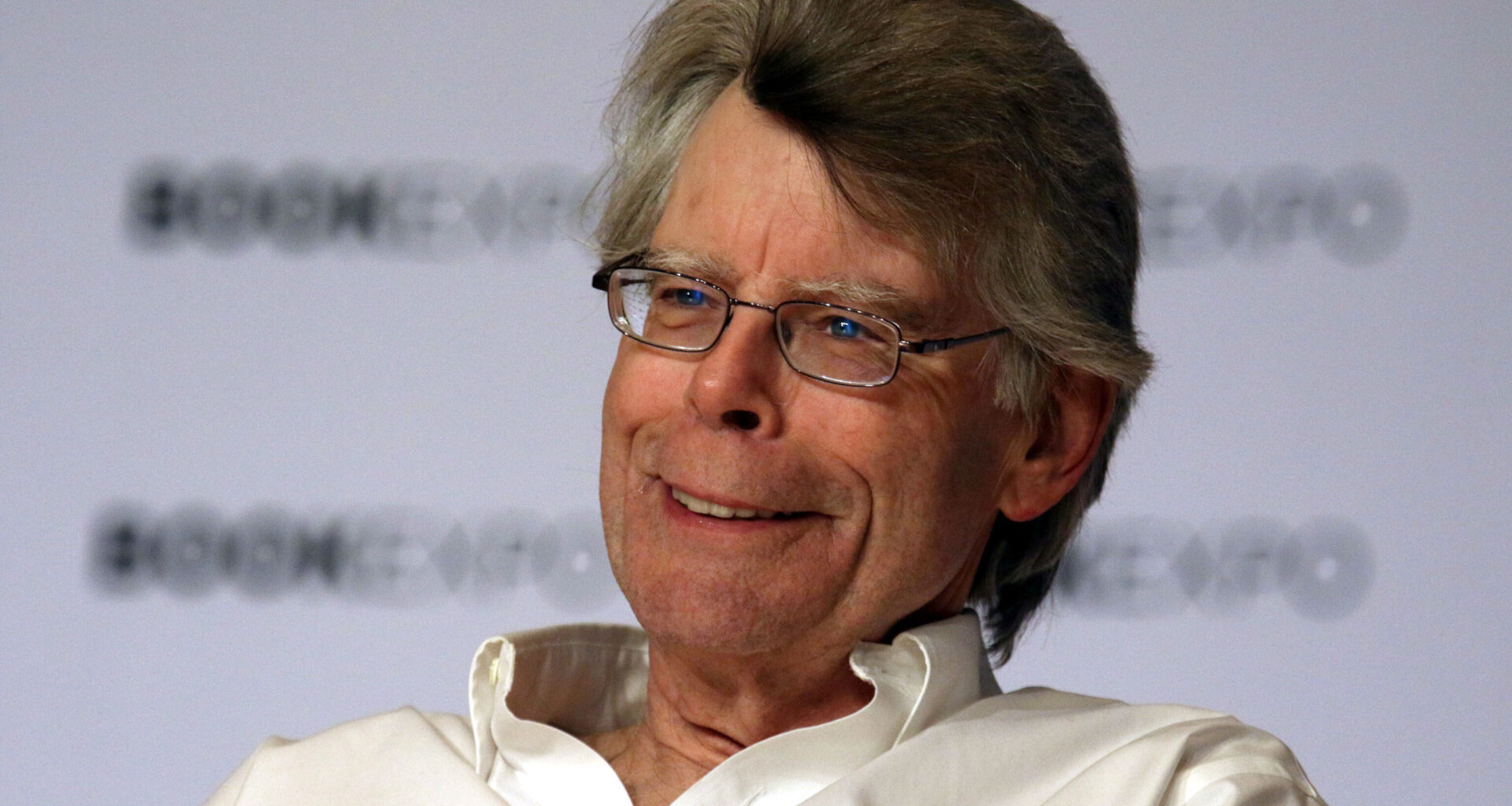 Portraitaufnahme des Schriftstellers Stephen King.