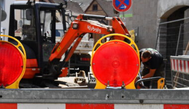 Bauarbeiten verzögern sich. Schulstraße in Wiesbaden-Kostheim bleibt weiter gesperrt.
