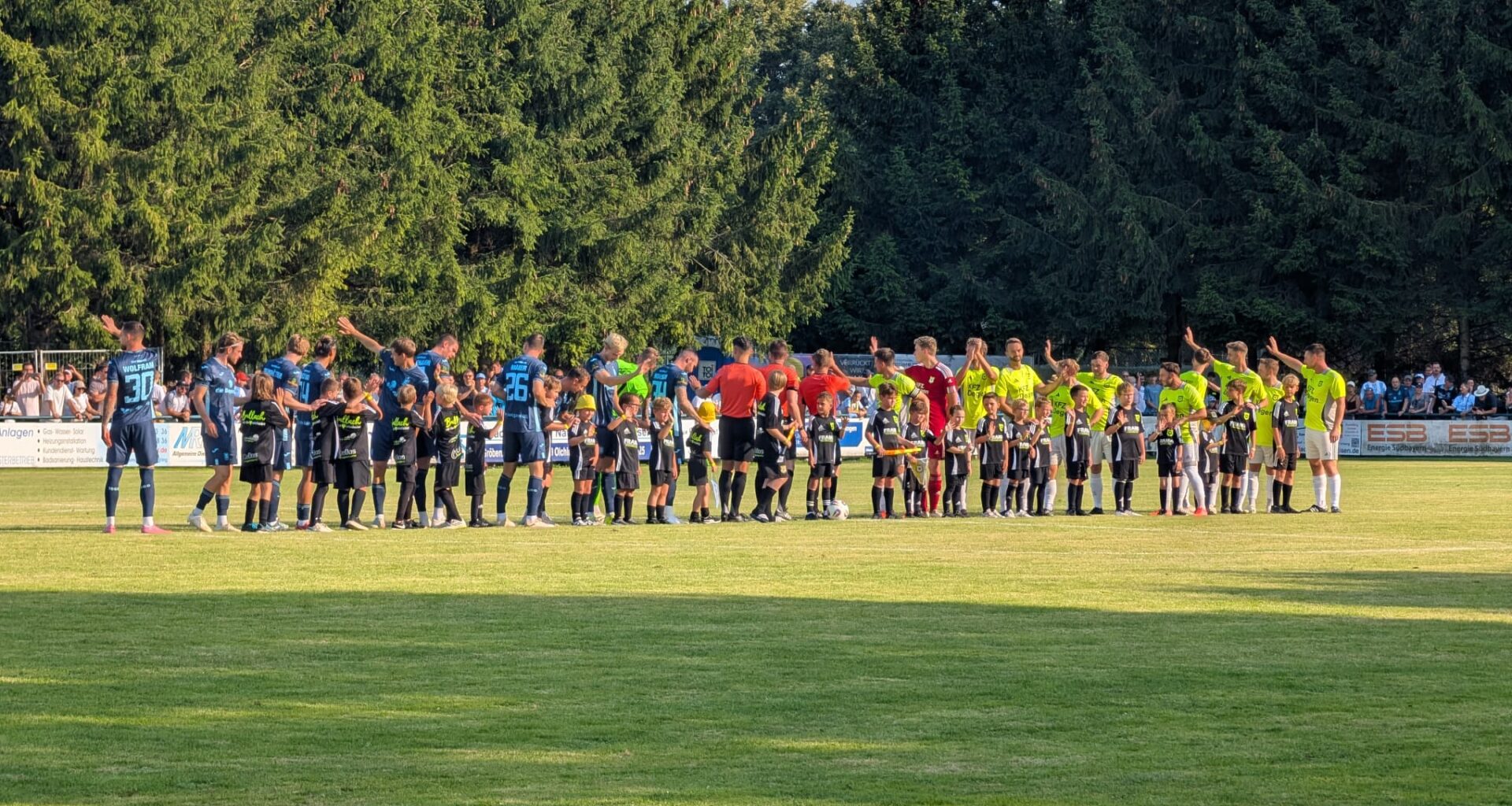 TSV Geiselbullach TSV 1860 München Einlauf Der Mannschaften