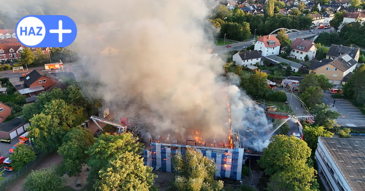 Großbrand an Grundschule in Hannover-Misburg: Rauchsäule über der Stadt