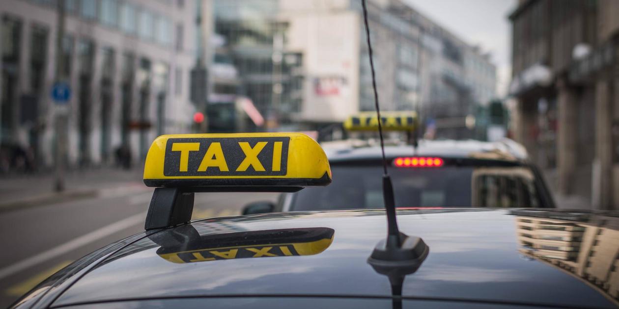Taxifahrer aus Nürnberg vereitelt 80.000-Euro-Betrug an Seniorin