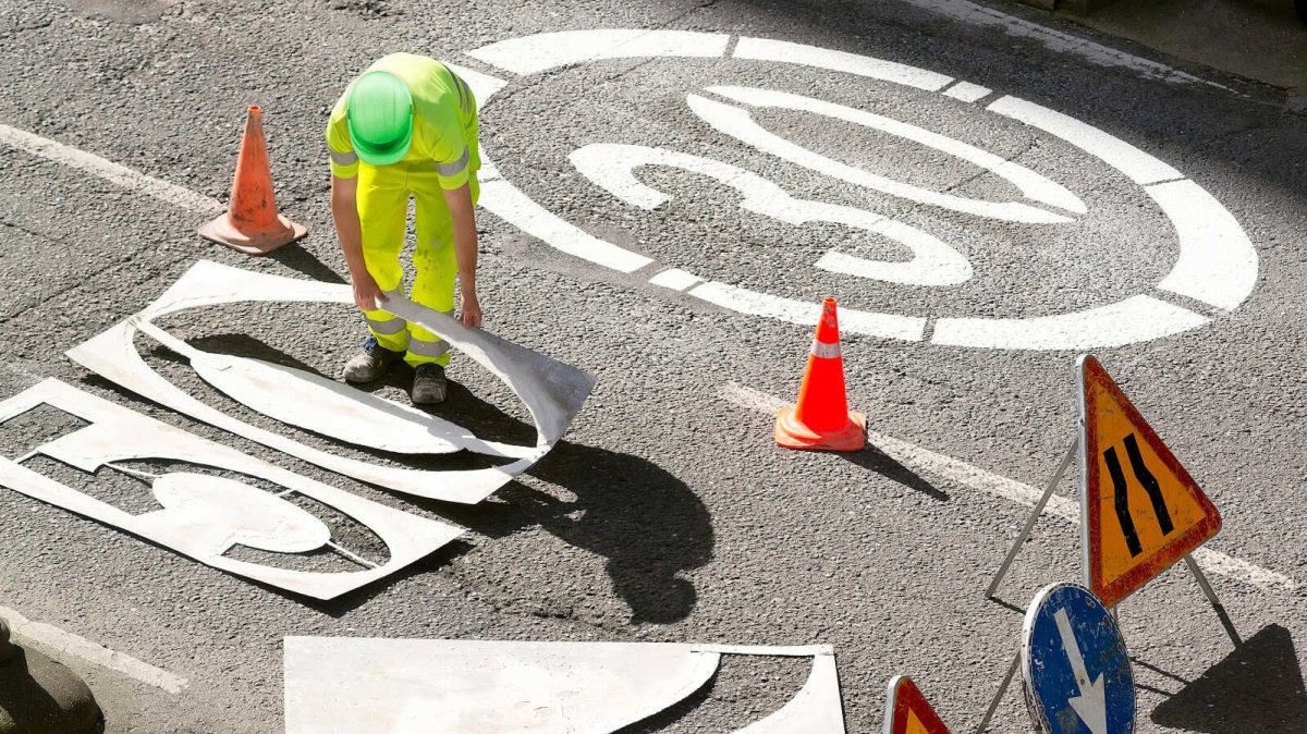 Tempo 30 in Berlin: Verkehrssenatorin will sich der Debatte stellen