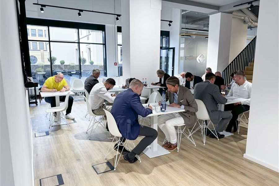 Trainstone Academy und Carestone Gruppe bilden aus