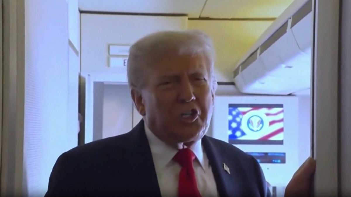 Während Flug zum Putin-Gipfel: Trump: "Europa sagt mir nicht, was ich zu tun habe"