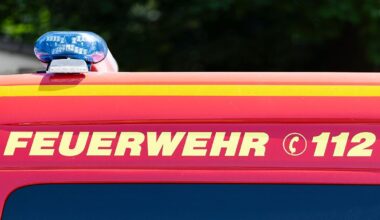 Niedersachsen & Bremen: Fluchtweg abgeschnitten: Feuerwehr löscht Treppenhaus