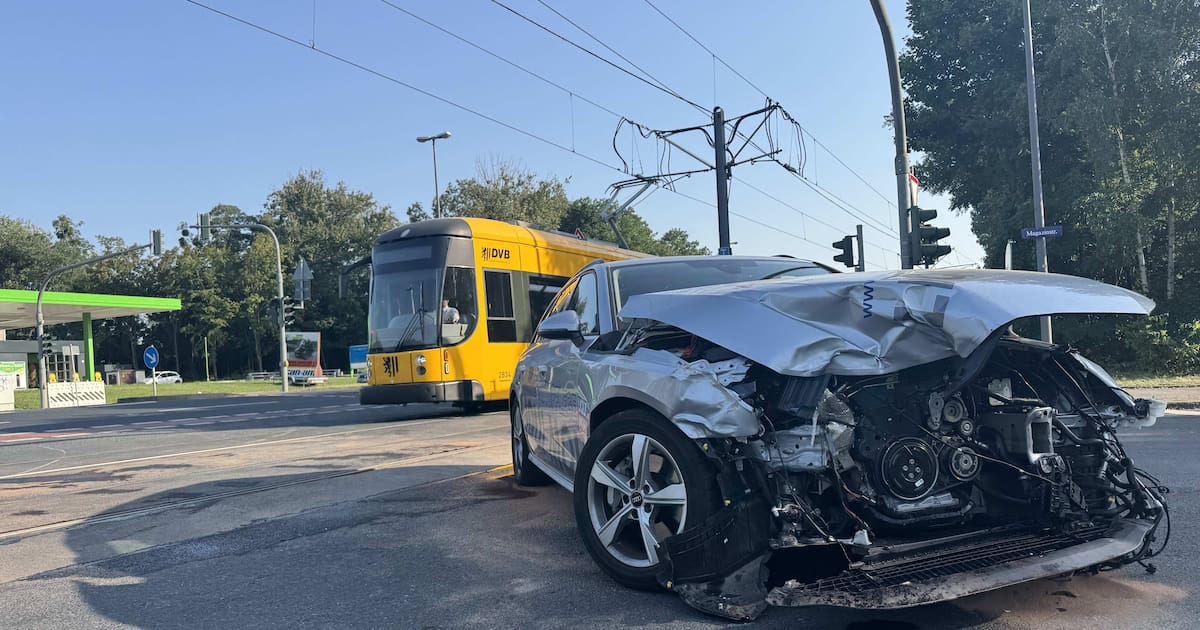 Unfall zwischen Straßenbahn und Audi