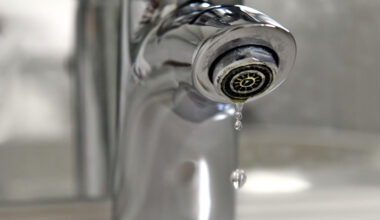 Rohbruch in Wiesbaden-Dotzheim Wasserversorgung in Teilen vom Kohlheck lahmgelegt. Einsatz bis in die Nacht – Versorger stellen Brauchwasserfass bereit
