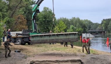 Pontonbrücke wieder aufgebaut – Helfer trotzen Materialdiebstahl – Du bist Halle