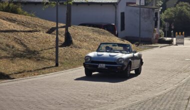 125 Teilnehmer beim Oldtimertreffen in Teicha und der Rallye um den Petersberg – Du bist Halle