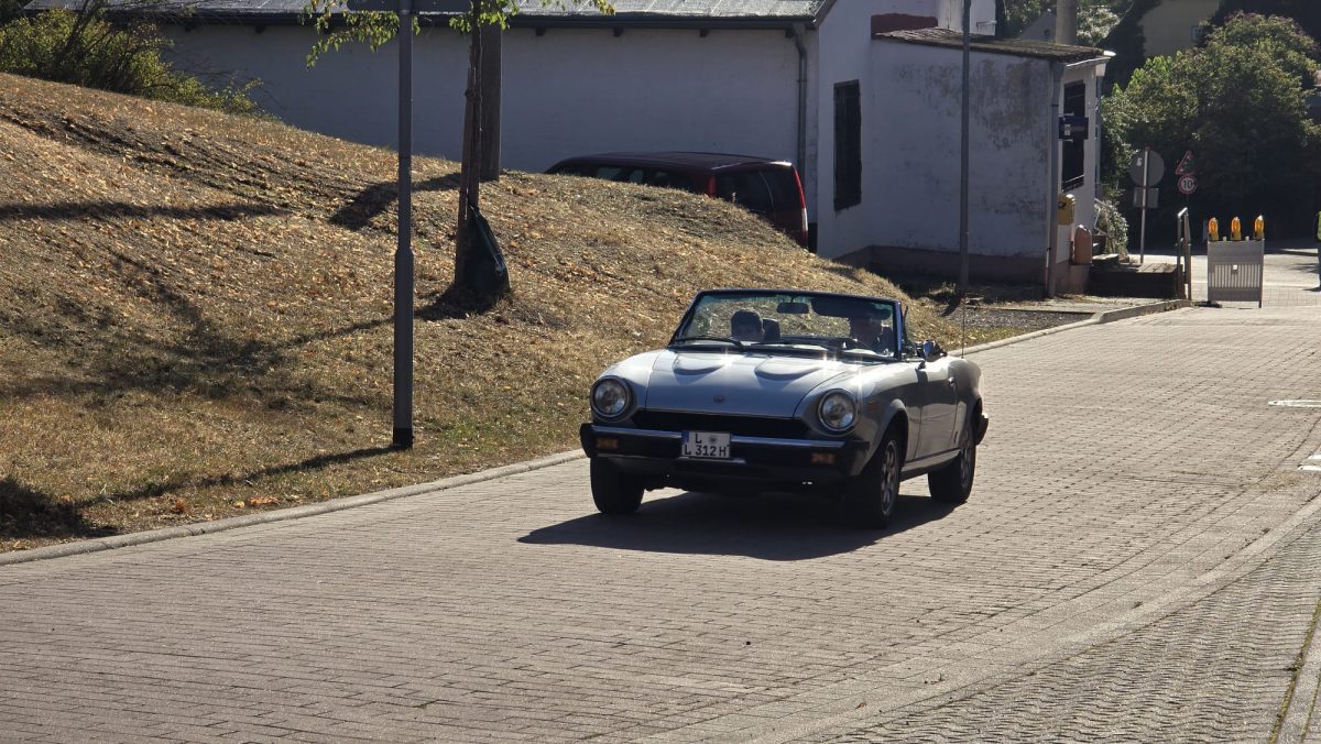125 Teilnehmer beim Oldtimertreffen in Teicha und der Rallye um den Petersberg – Du bist Halle