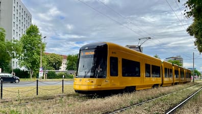 Bisher fahren die Straßenbahnen im Zehnminutentakt. Die Grünen fürchten, dass es damit 2027 vorbei sein wird.