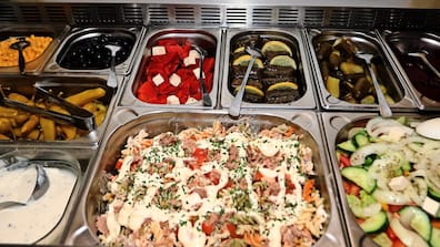 Das Restaurant Mykonos hat nach eigenen Angaben das „größte griechische Buffet in Leipzig“.