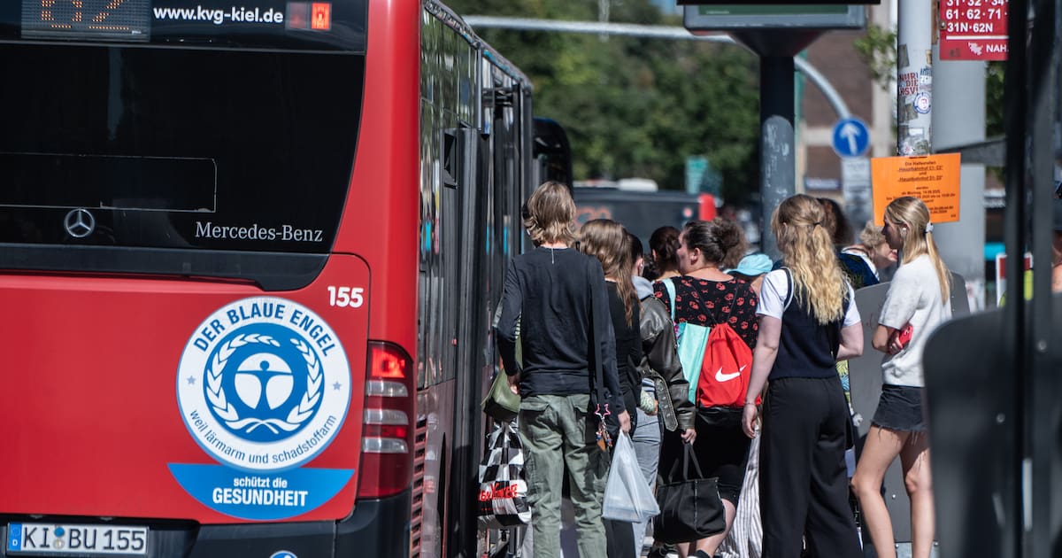 Kreuzung gesperrt und Bushaltestellen verlegt
