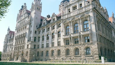 Das Leipziger Rathaus muss mit deutlich weniger Gewerbesteuern auskommen als eigentlich geplant.