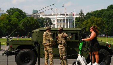 USA News: Weitere bewaffnete Soldaten sollen nach Washington verlegt werden - Politik
