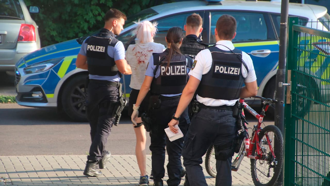 Tödliche Attacke in Halle: Messerstecherin will in Notwehr gehandelt haben | Regional