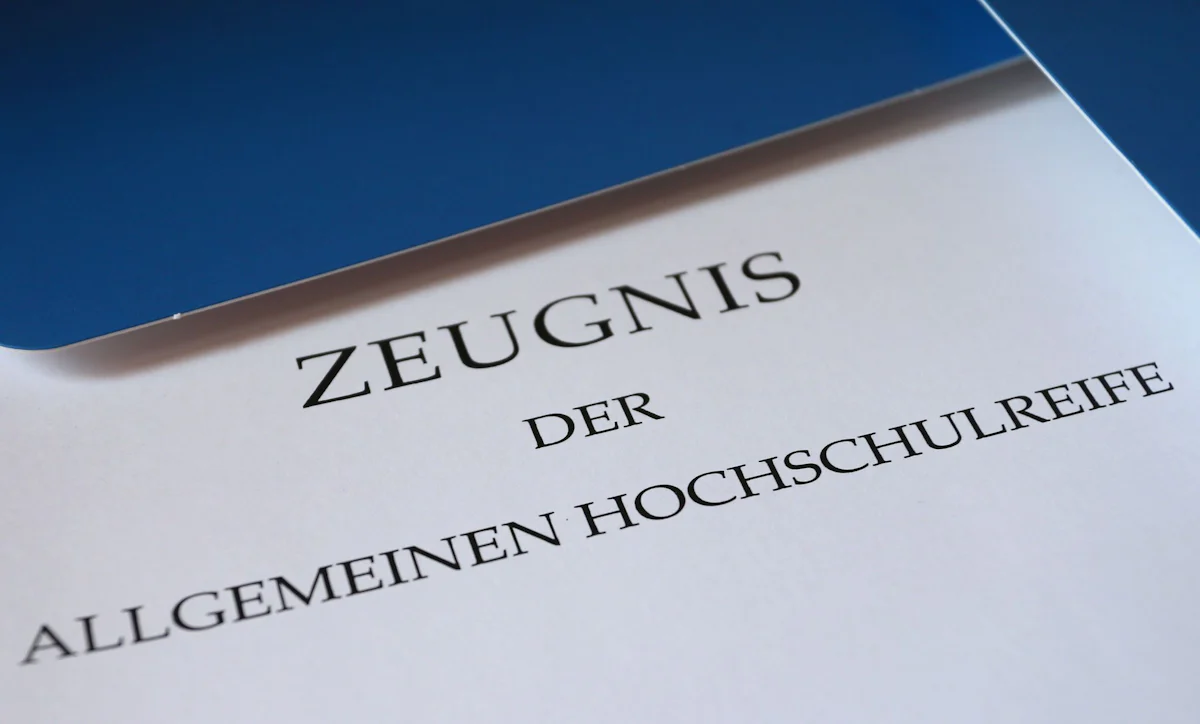 Schulen - Sonderjahrgang macht Abitur mit Schnitt von 2,35 - Bayern