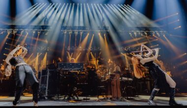 Der Filmkomponist Hans Zimmer mit seinem Ensemble bei einem Live-Auftritt