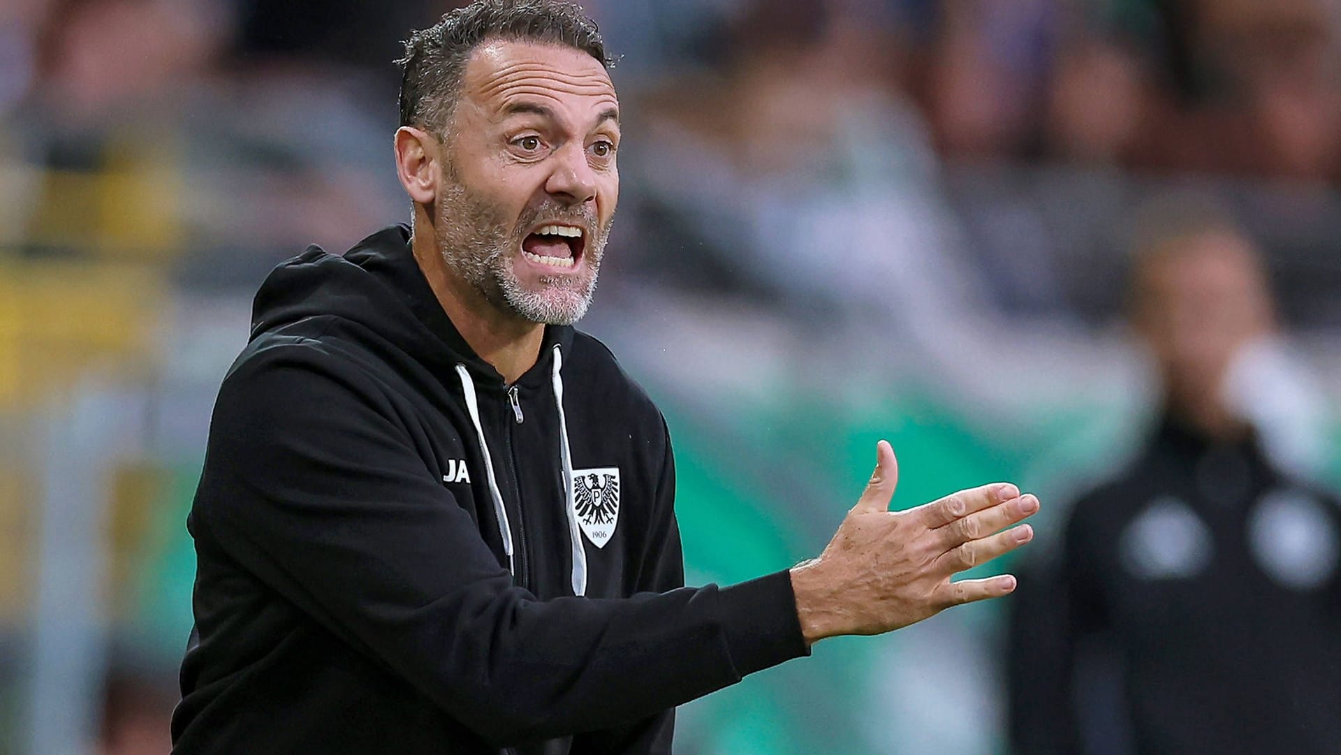 Alexander Ende: Der Münsteraner Trainer wollte Oliver Batista Meier eigentlich auf dem Platz behalten.