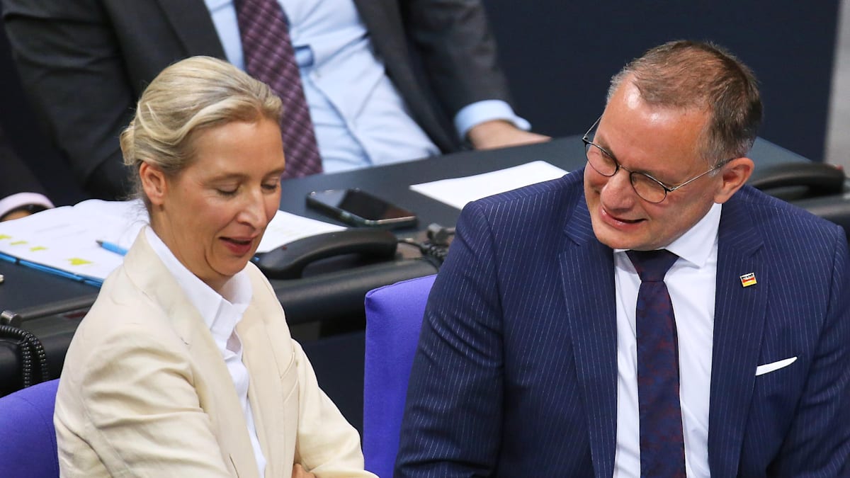 Umfrage: AfD erreicht in Umfrage Rekordwert – Schwarz-Rot auf neuem Tiefpunkt
