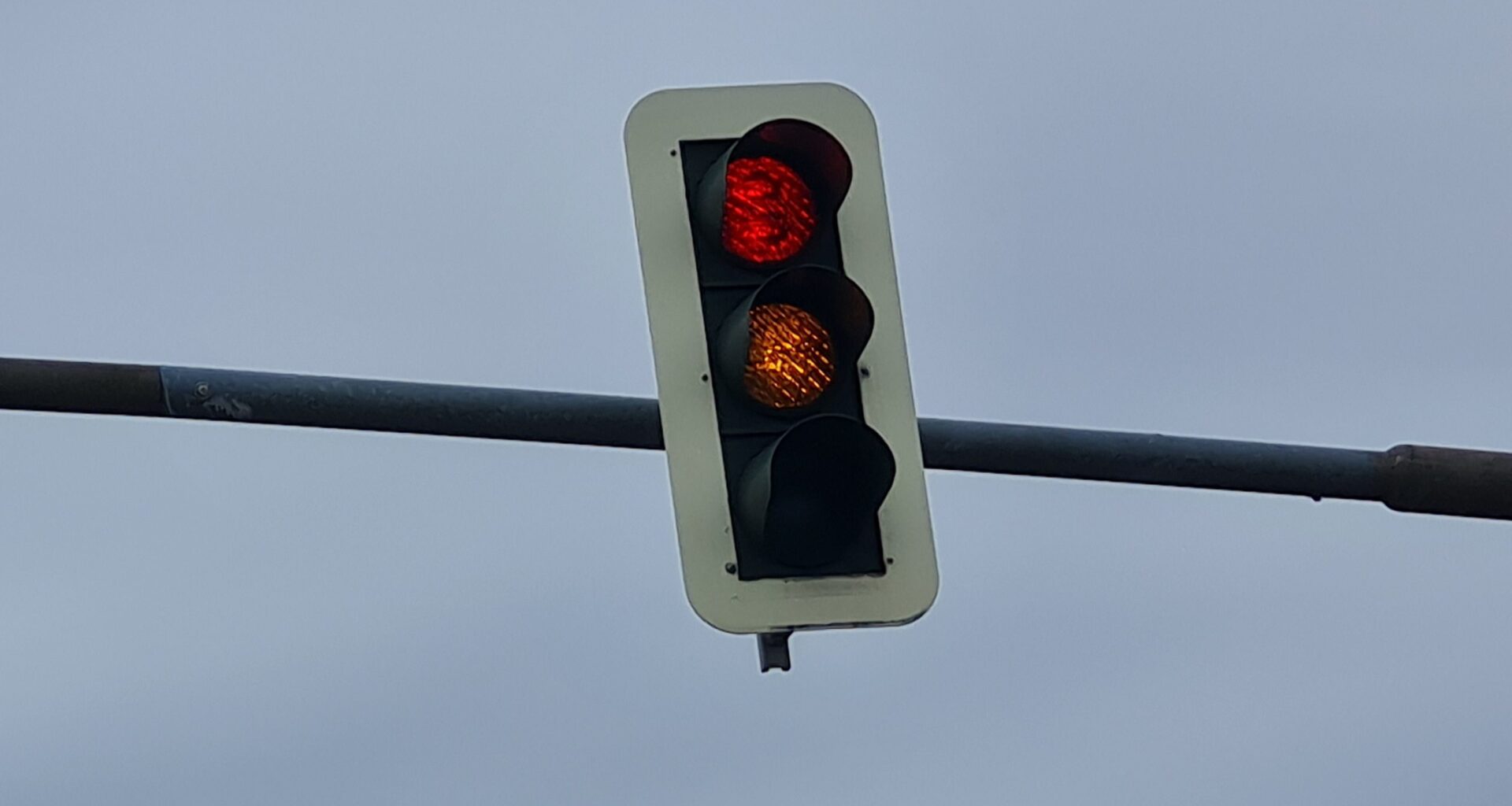Stadt passt Ampelschaltzeiten an Kreuzung Seebener / Trothaer Straße neu an