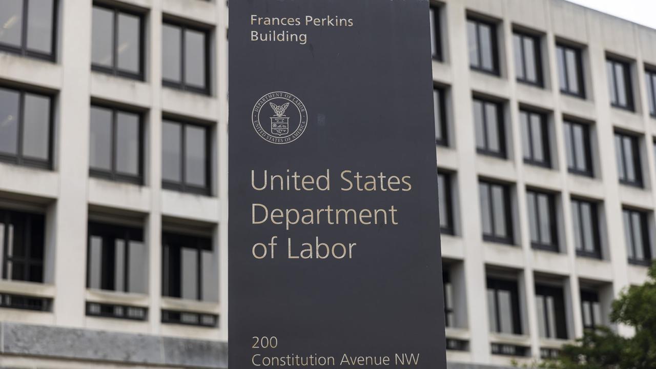 Streit um US-Arbeitsmarktzahlen: Neuer Chef von Statistikbehörde ernannt