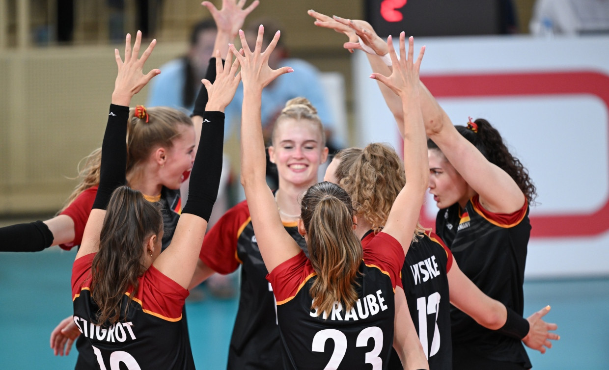 Aufblühendes Team: Deutsche Volleyballfrauen gewinnen glatt gegen die Schweiz