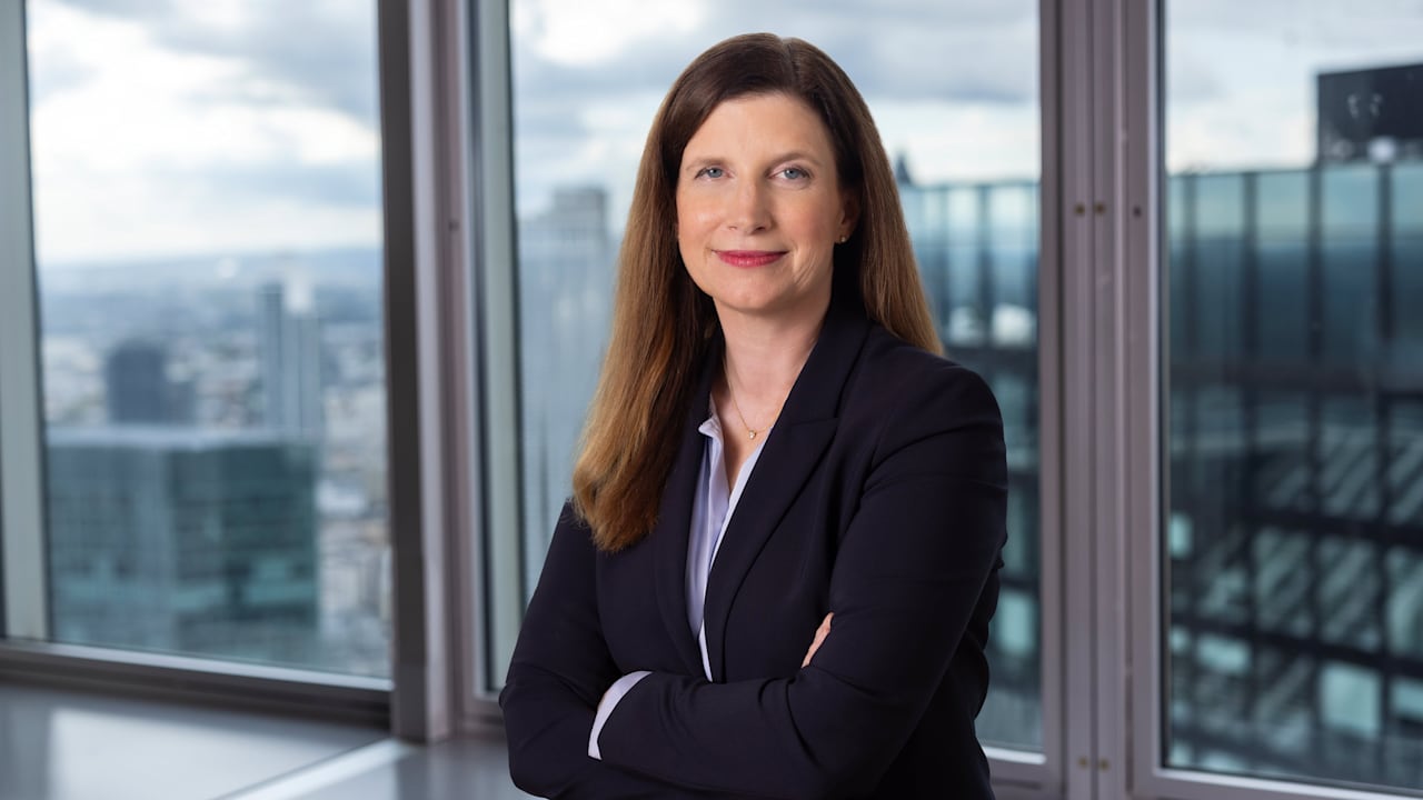 Erste Frau an der Spitze der Bank: Was die Commerzbank-Chefin anderen Frauen rät | Politik