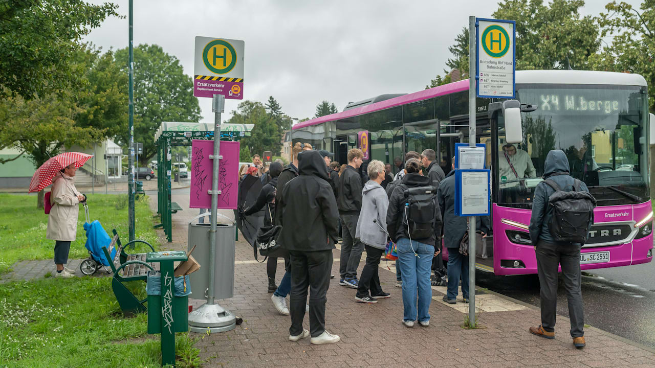 Deutsche Bahn saniert Strecke Berlin-Hamburg: Pendler verzweifeln | Regional