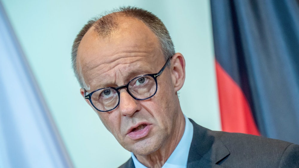 Bundeskanzler Merz kündigt teilweises Aussetzen der Rüstungslieferungen an Israel an.