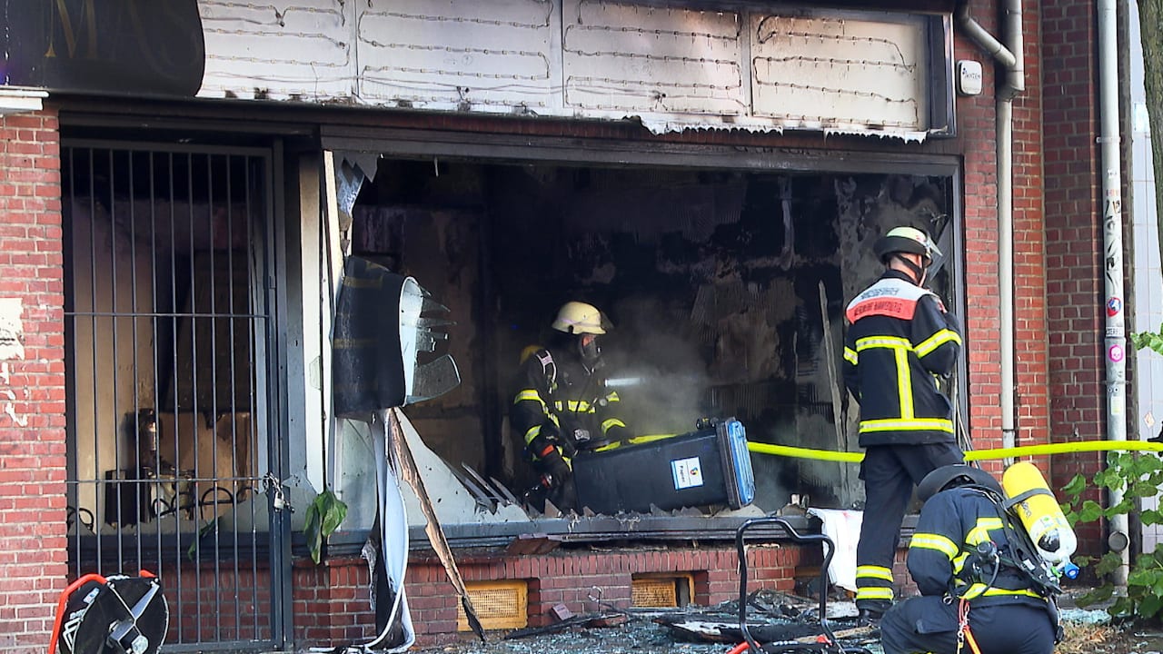 Explosion in Hamburg: Kosmetikstudio in Flammen | Regional