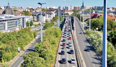 Auf der Hochstraße in Halle bildeten sich Montag zeitweise lange Staus.