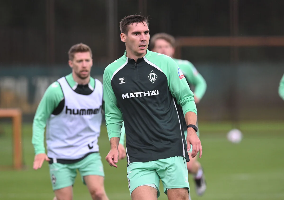 Fußball-Bundesliga - Neuzugang verletzt: Werder wochenlang ohne Wöber - Sport