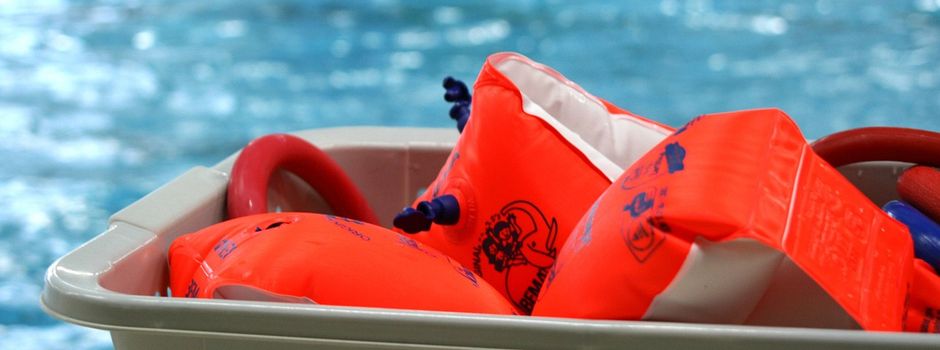 Kostenlose Schwimmkurse für geflüchtete Kinder starten in Wiesbaden