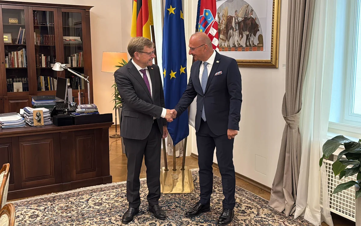 Diplomatie - Wadephul will EU-Prozess für Westbalkanländer ankurbeln - Politik