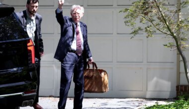 Razzia bei Trump-Kritiker Bolton: Hausdurchsuchung mit Beigeschmack - Politik