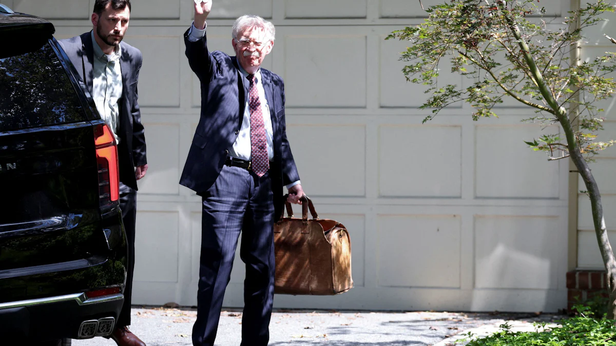 Razzia bei Trump-Kritiker Bolton: Hausdurchsuchung mit Beigeschmack - Politik