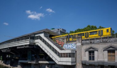 Unbekannte zünden Zelt eines Obdachlosen in Berlin-Kreuzberg an