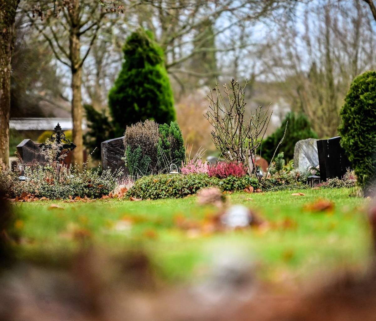 Am Friedhof in Essen: Versuchter Mord, Täter auf der Flucht