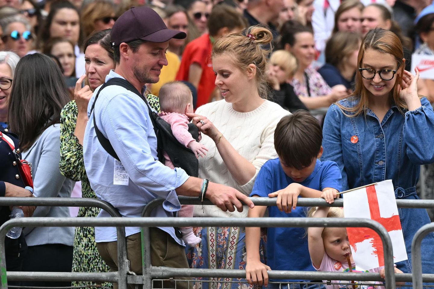 Edoardo Mapelli Mozzi und Prinzessin Beatrice mit ihren Kindern Athena, Wolfie und Sienna.
