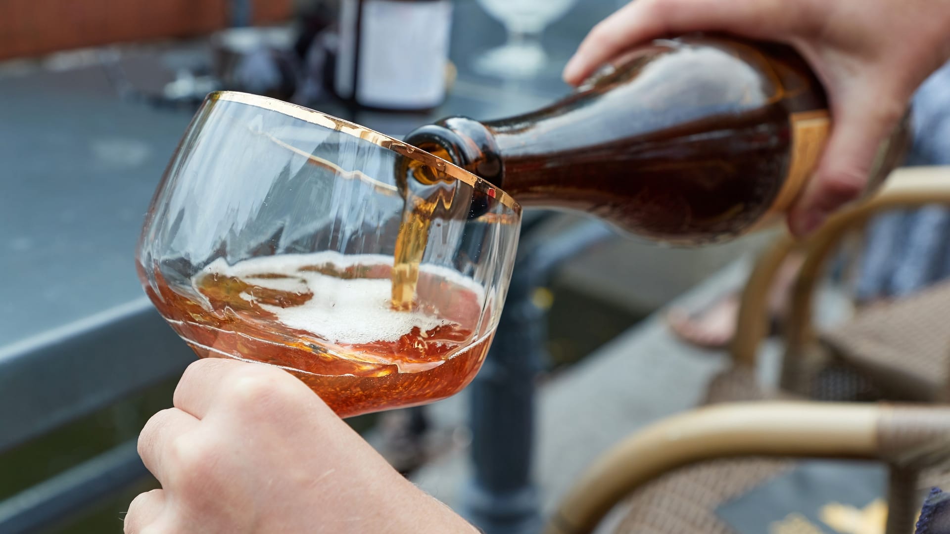 Für Craftbeer werden gerne auch spezielle Biergläser verwendet (Symbolbild). In Nürnberg soll es demnächst eine neue Bar einer beliebten lokalen Brauerei geben.